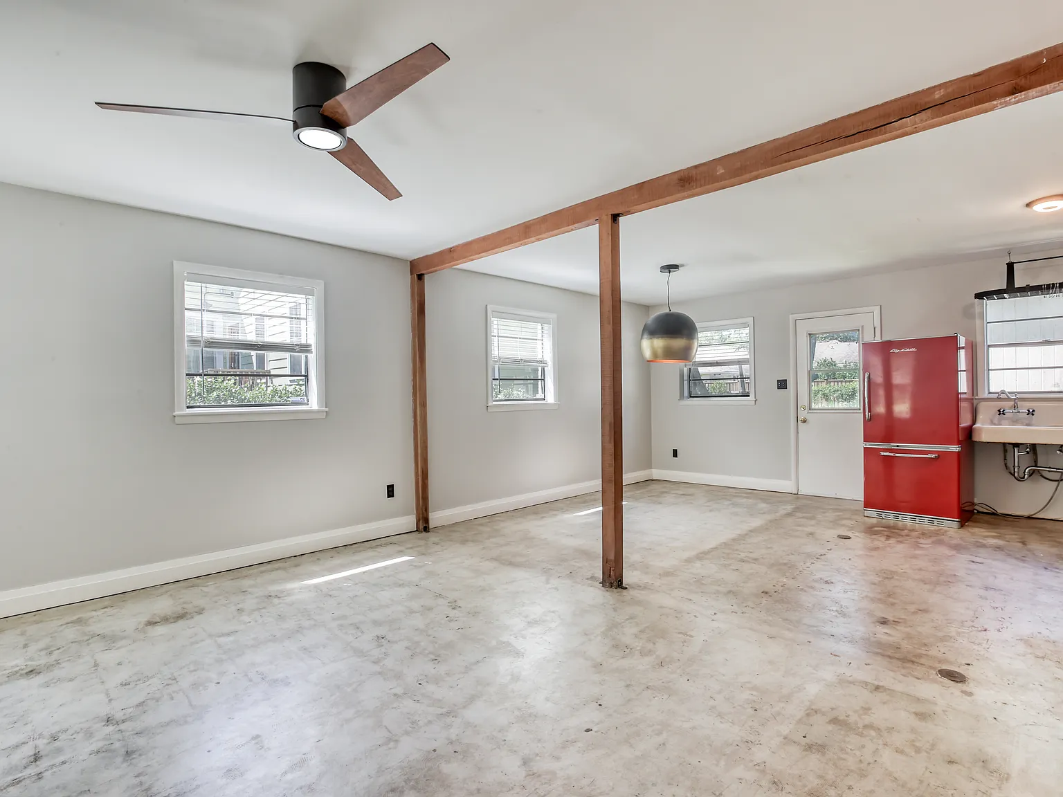 2 bed, 1028 sqft, $1,698 — Photo 4