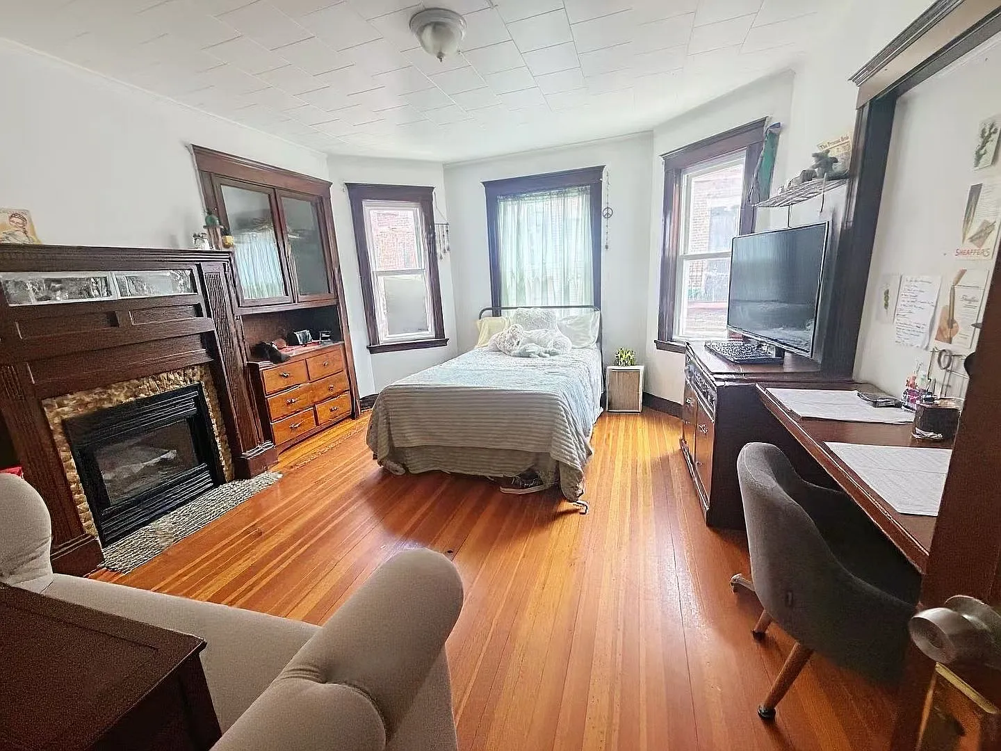 Spacious Unit in Allston — Photo 4