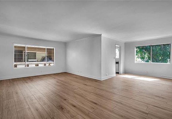 3rd image of 248 S Rexford Dr APT 3