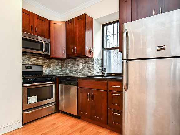 2nd image of 15 Crown St APT 1A