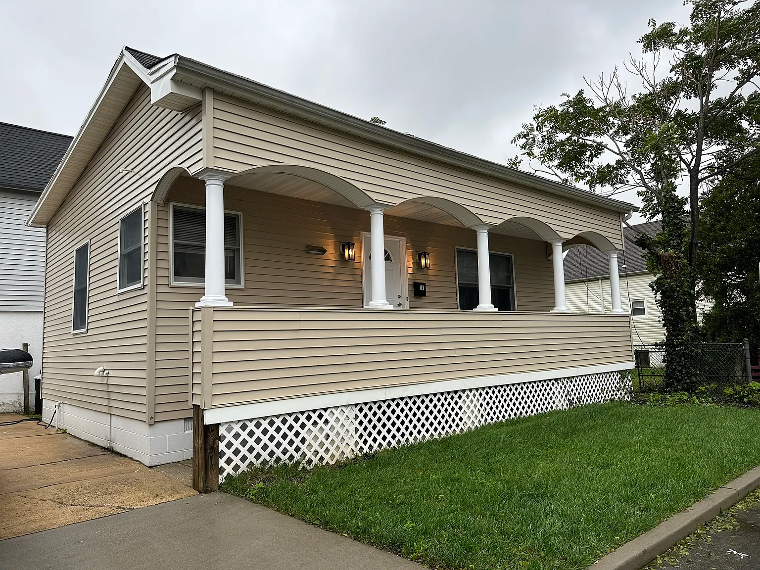 17 Valley St — Photo 1