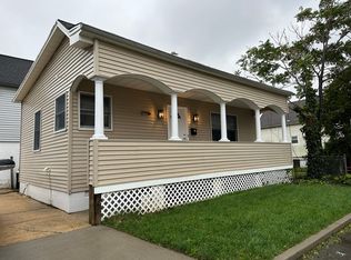 17 Valley St, Highlands, NJ 07732