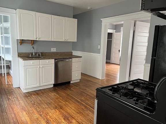 3rd image of 767 Brewster St