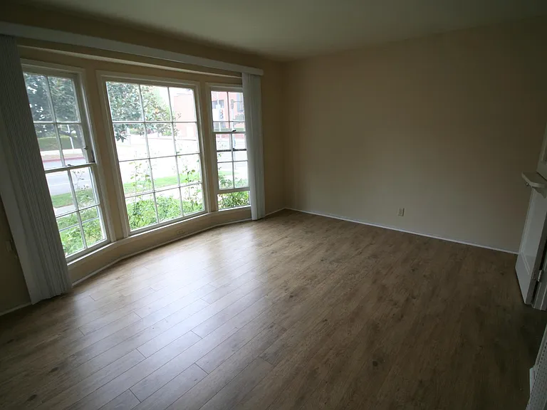 200 S Doheny Dr #100 — Photo 2