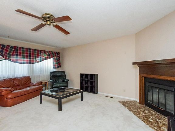 3rd image of 3344 Southdale Dr