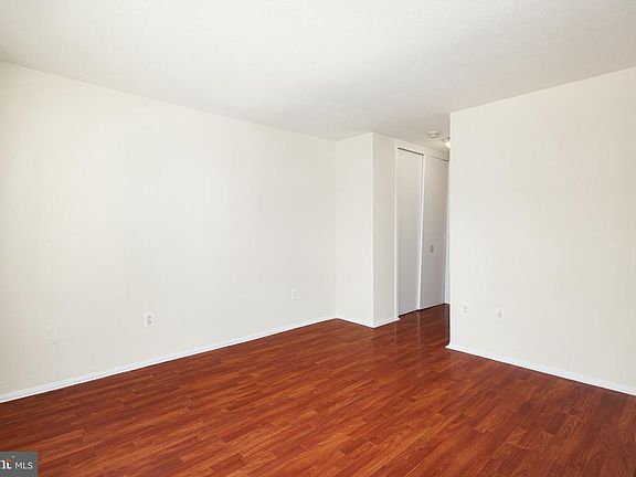 4th image of 2101 Chestnut St APT 1024