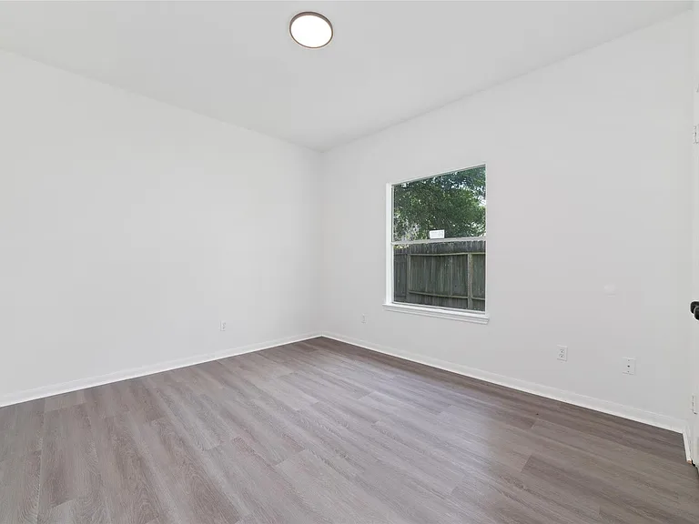 4211 Torrey Creek Ln — Photo 13
