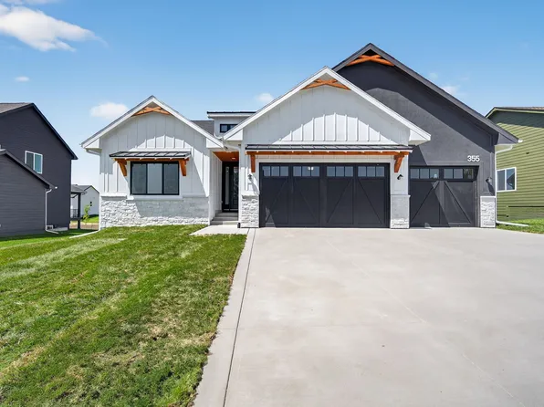 355 NW Red Oak Dr, Waukee, IA 50263
