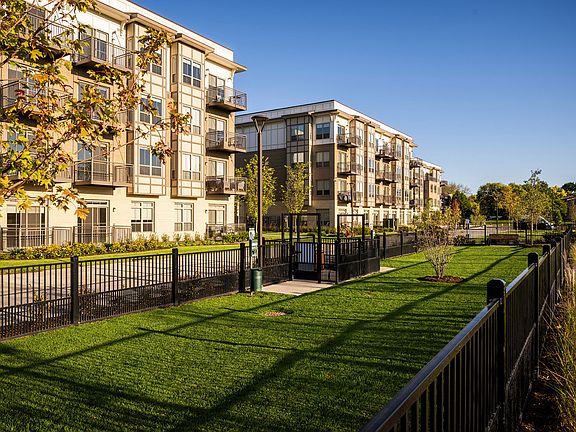 4th image of 2450 Plum Grove Rd #103
