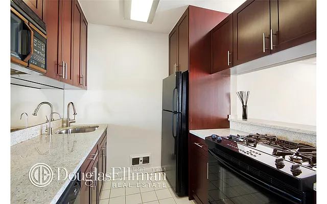 Rented by Douglas Elliman | media 7