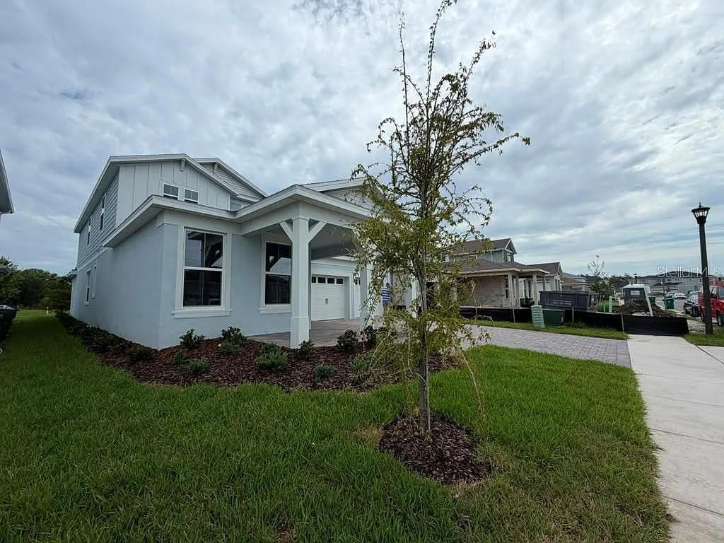 5 bed, 3.5 bath, 3643 sqft, $4,995 — Photo 2