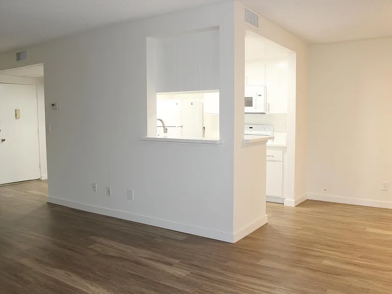 Kiowa Apartments — Photo 7
