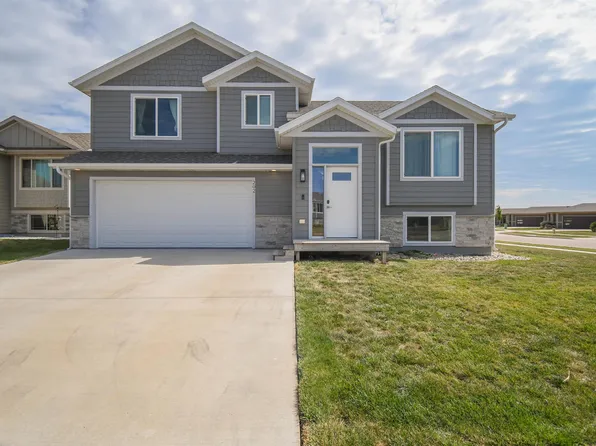 202 Creekside Ave, Harrisburg, SD 57032