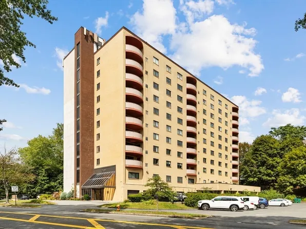2500 Mystic Valley Pkwy APT 701, Medford, MA 02155