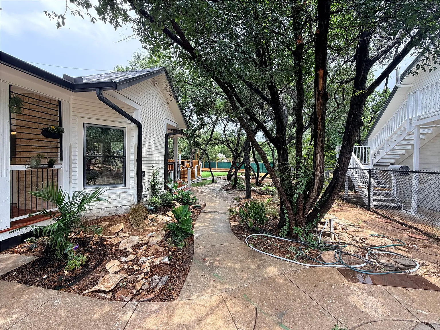 2 bed, 2.0 bath, 1374 sqft, $2,400 — Photo 4