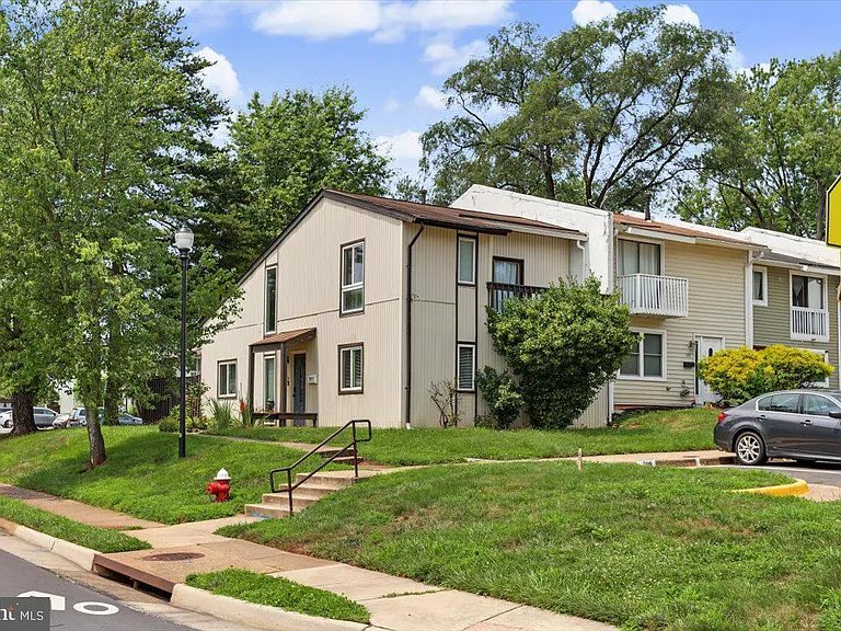 129 Willow Pl — Photo 1