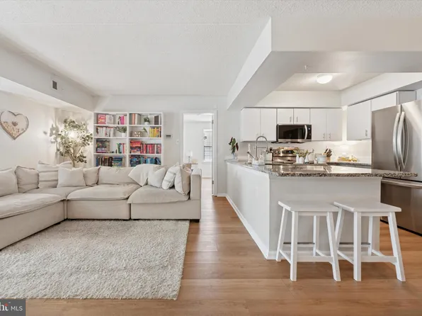 711 Washington Pl #11, Wayne, PA 19087