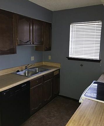5th image of 307 Ormond Meadows Dr APT D