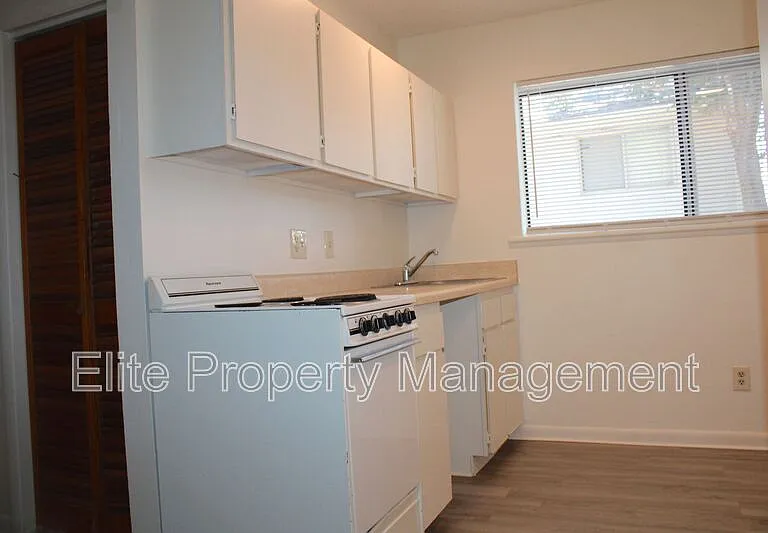 1529 Oakshire Ln #6 — Photo 3