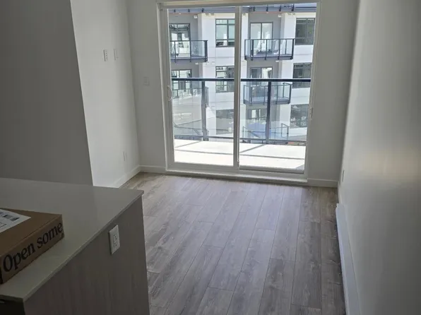 13968 Laurel Dr #521, Surrey, BC V3T 0S9