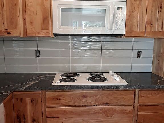 3rd image of 410 W Pine St