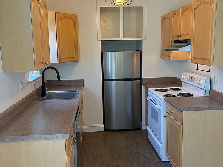 852 Division St #10 — Photo 8