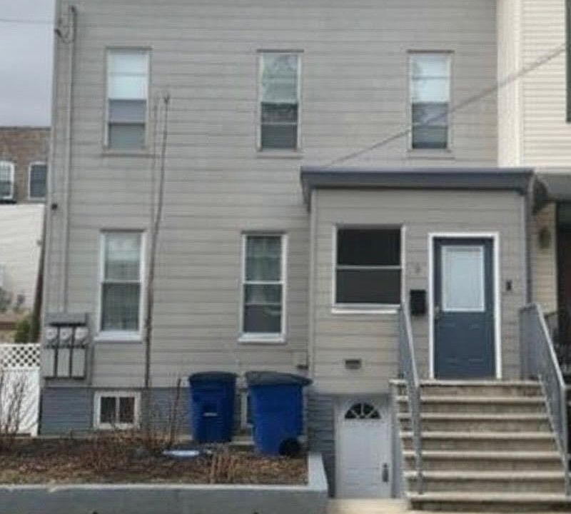 1st image of 9 Nesbitt St #2
