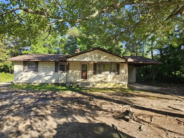 2100 N Webb St, Selma, NC 27576