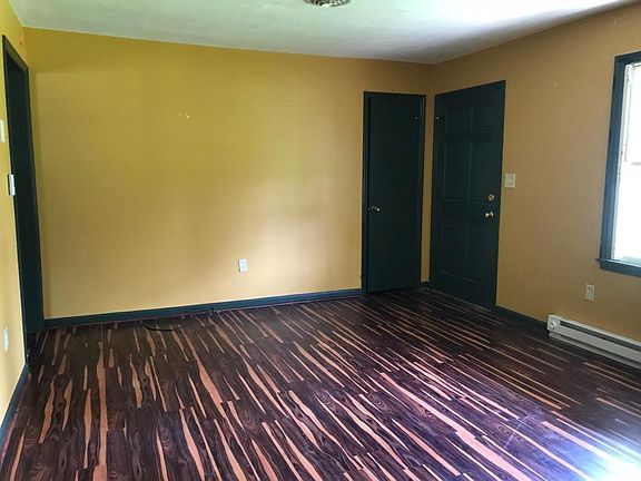 4th image of 24 Robinhood Ln