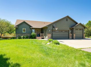 1601 N Royal Oaks Rd, Sioux Falls, SD 57110