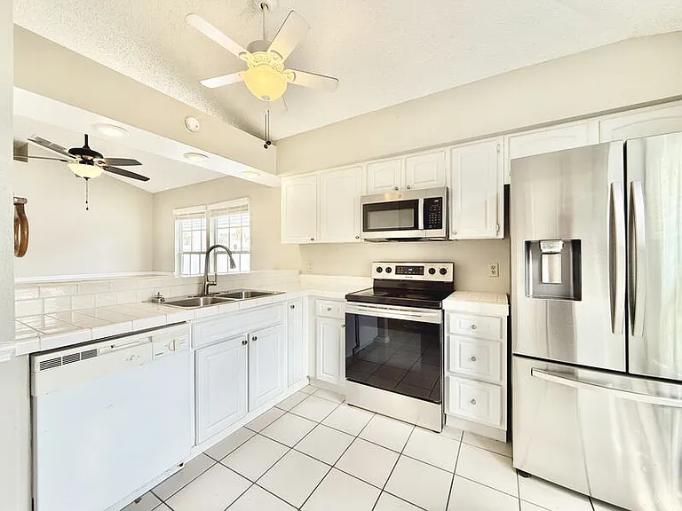 11316 Maybrook Ave — Photo 10