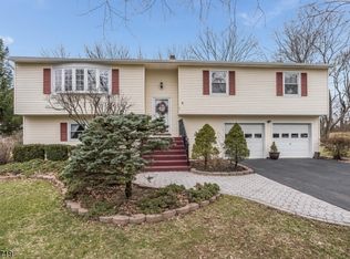 37 Dryden Ter, Phillipsburg, NJ