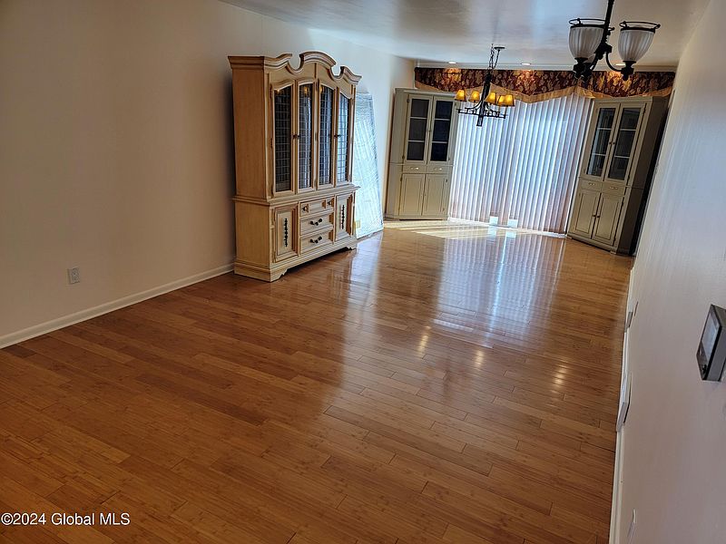 3rd image of 99 Rose Court