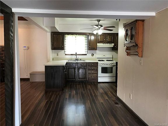 5th image of 160 N Drury Ln