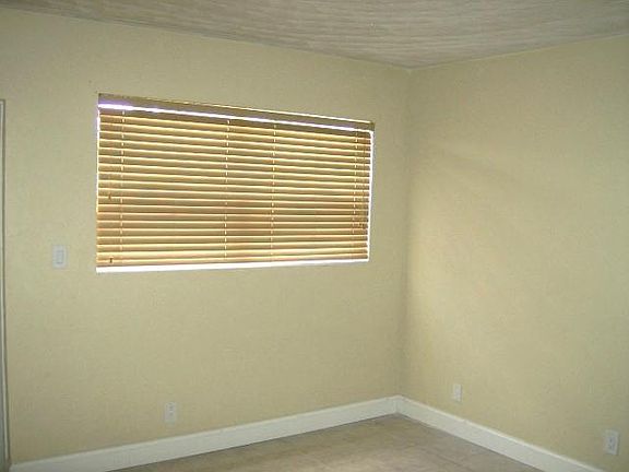 5th image of 837 NE 17th Ter APT 3