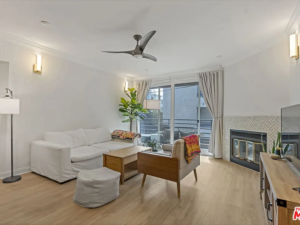 20 Catamaran St #104