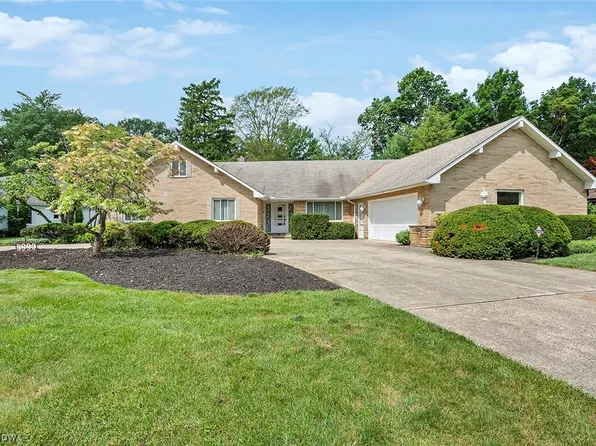 3990 W Valley Dr, Fairview Park, OH 44126