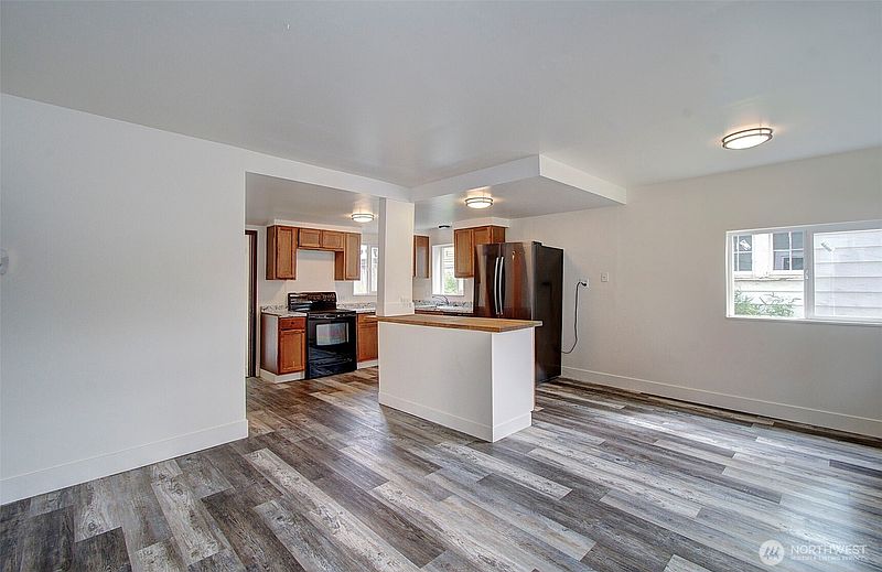3rd image of 601 Cowlitz Way