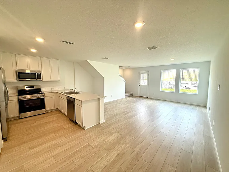 874 Lynx St — Photo 7