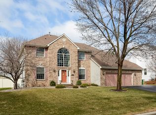 2479 Whitfield Dr, Mendota Heights, MN 55120