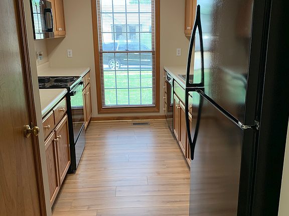 Galley kitchen. All appliances furnished. Pantry.