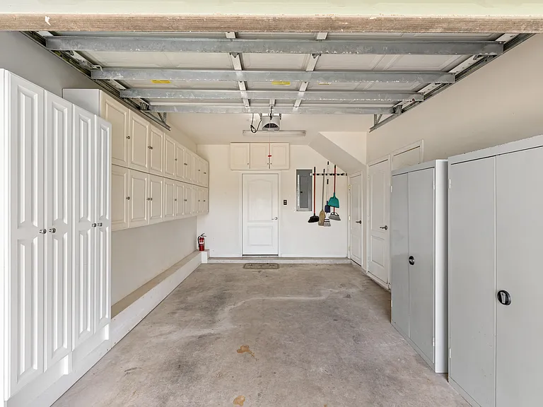 124 E Acapulco St #B — Photo 35