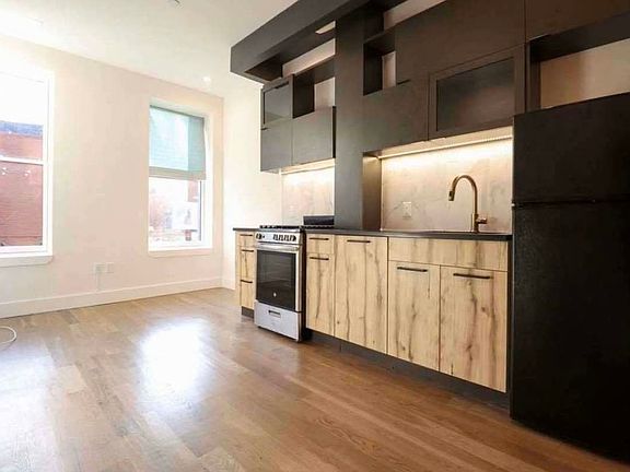 3rd image of 1054 Dean St #5L