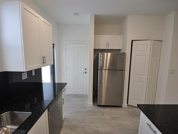 5th image of 1606 SW 28th Ct #1