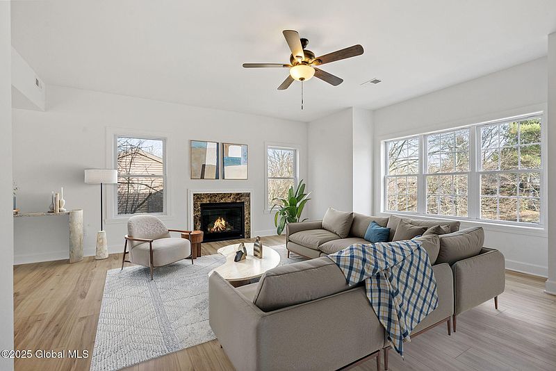 5th image of 148 Colonial Avenue
