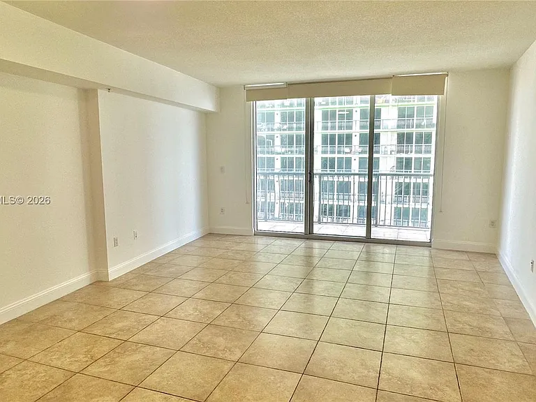 1750 N Bayshore Dr #2607 — Photo 2