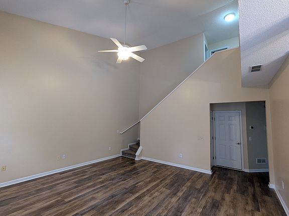 4th image of 304 Karsten Creek Dr