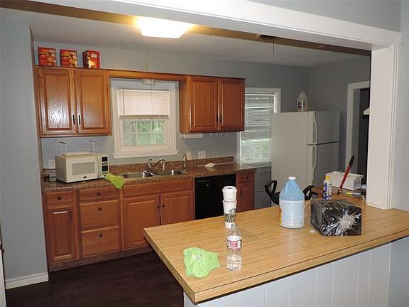 5th image of 1825 Oak St