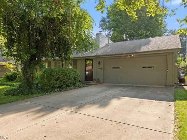 231 Sunset Dr, Berea, OH 44017