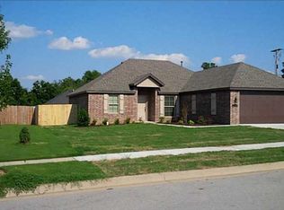 1462 S Blue Willow Ave, Fayetteville, AR 72701